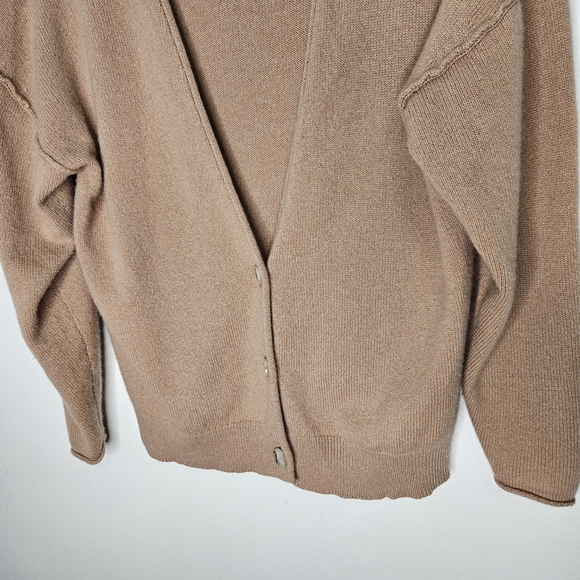 Aritzia Babaton Luxe Cashmere Knit Cardigan Sz XS Oversize V-Neck Neutral  Tan - Picture 4 of 13